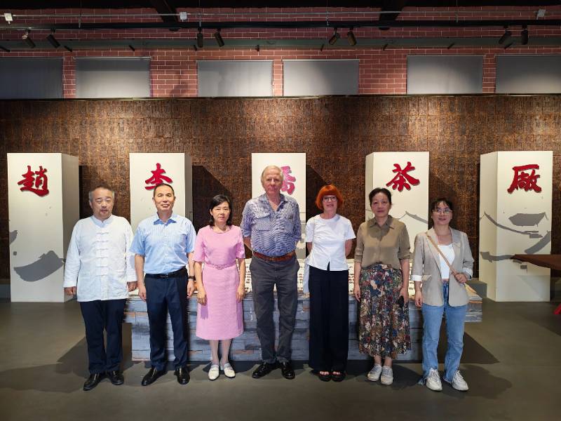 百年“川字”香飄萬里，國際大咖共話出?！w李橋茶廠迎來世界茶壇貴賓