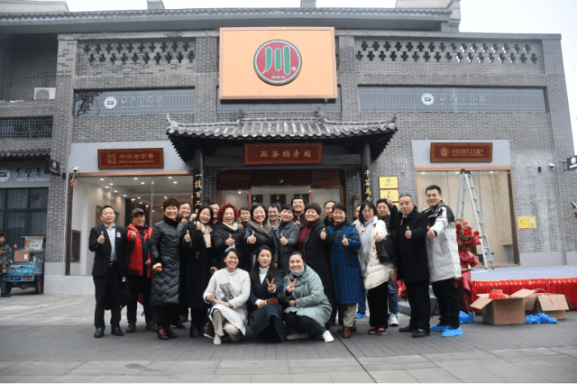 羊樓洞古街再添新景，“川”字茶旗艦店開門迎客