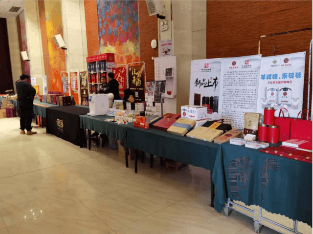 趙李橋茶廠開春首秀，參加赤壁工業(yè)地產(chǎn)品交易展會(huì)！