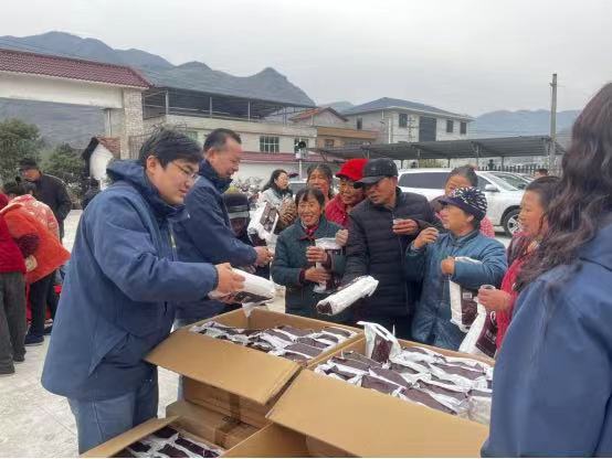 冬日暖心，楚天好茶走進(jìn)孟垅村