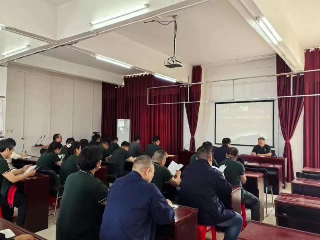 趙李橋茶廠黨委舉辦深入貫徹中央八項(xiàng)規(guī)定精神學(xué)習(xí)教育讀書班